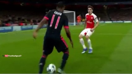 Douglas Costa inroyable geste techique vs Hector Bellerin