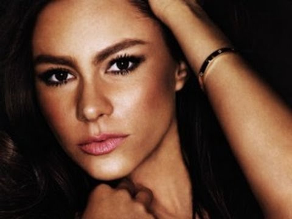 Sombra de Ojos como Sofia Vergara en 5 Pasos