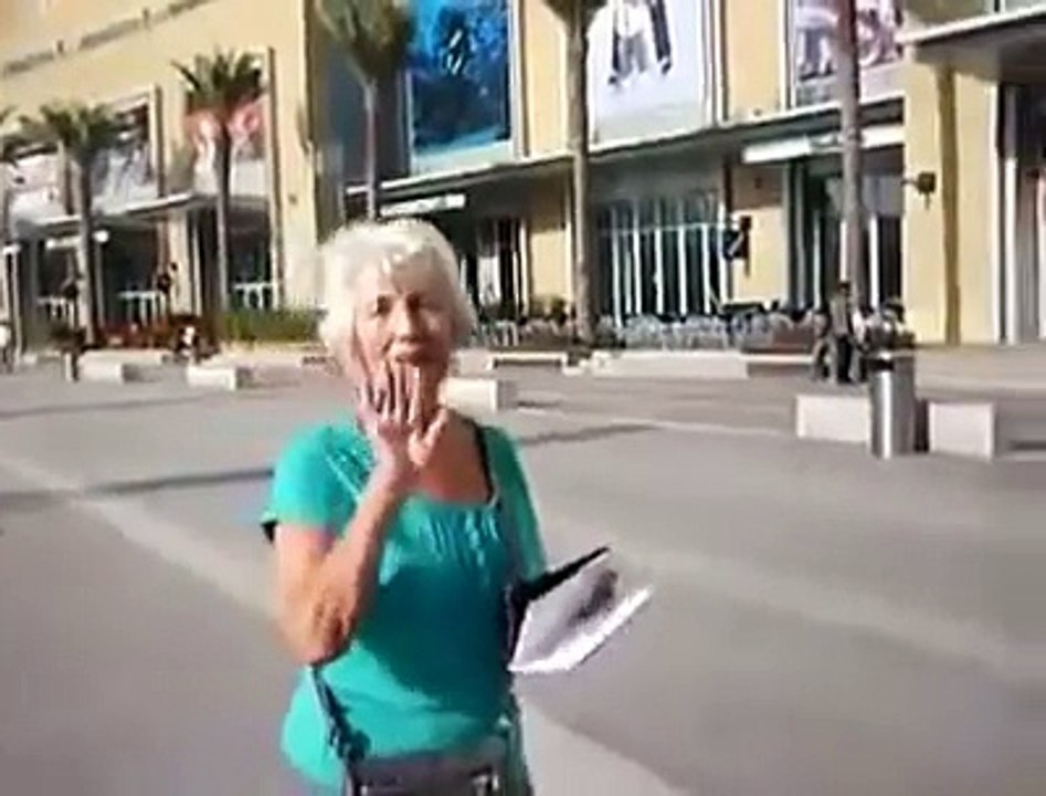 Amazing white man listening to Azaan.see how he reacts must watch