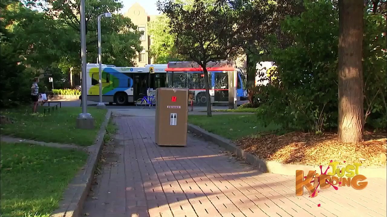 Runaway Box Prank - Just Kidding - Global TV