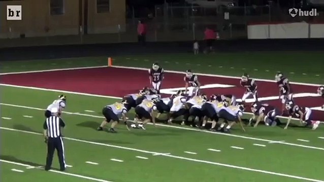 Yorktown High School QB Jayden Webb Makes a Ridiculous Behind the Back Pass