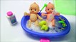 Twin Baby Dolls Bathtime How to Bath a Baby Doll Toy Kids Video Tắm em bé búp bê trò chơi