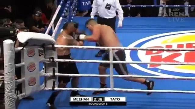 Boxe: il engueule l'arbitre pour qu'il arrête un combat dans lequel il massacre son adversaire