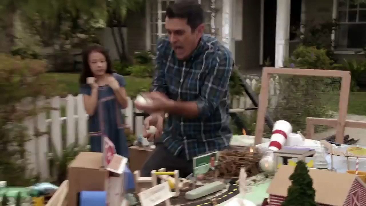 Modern Family 7x04 Promo She Crazy (HD)