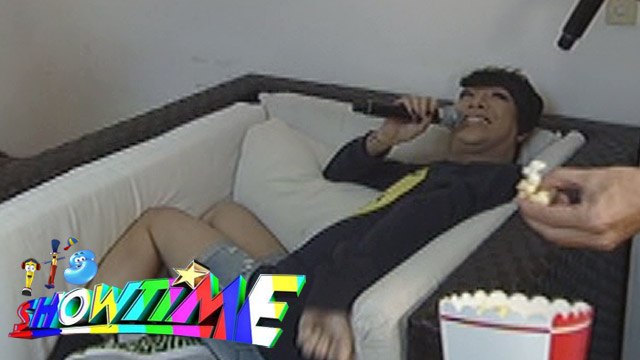 It's Showtime: Vice, Jugs and Teddy relax before their Magpasikat performance