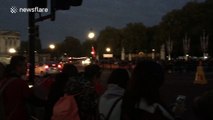 Excited Chinese people wait for Xi Jinping outside Buckingham Palace