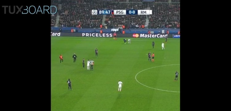 Un fan enlace Cristiano Ronaldo (PSG-Real)