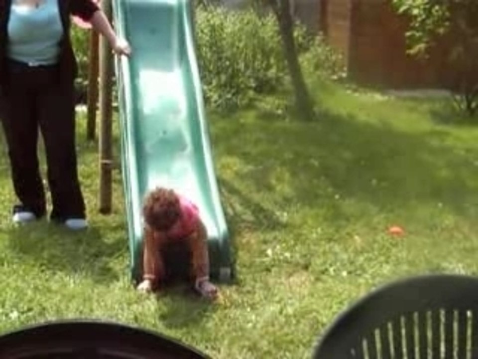 Mélody sur le toboggan 29 avril