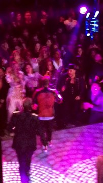 Kendall Jenner et Gigi Hadid dansent pendant le concert des Backstreet Boys