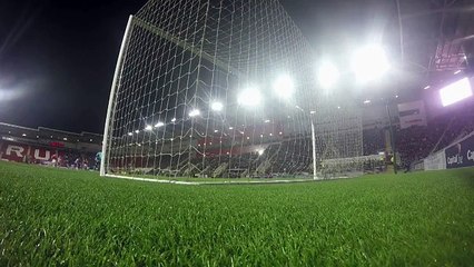 Topa öyle bir vurdu ki!