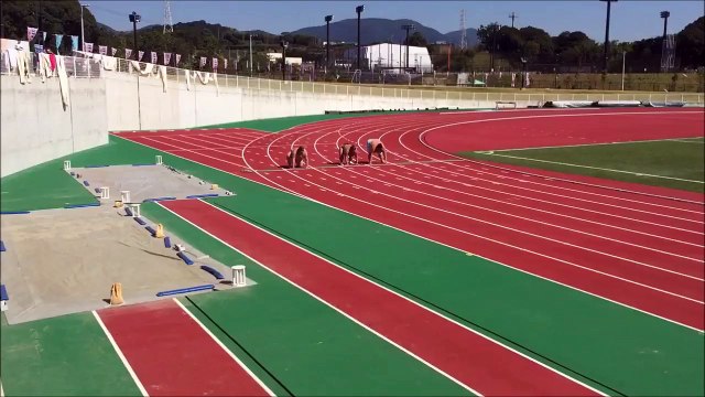 Des sumos font un sprint - 100m hilarant!