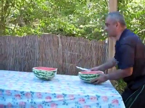 Как надо резать арбуз