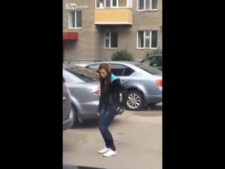 سكرانه، نايمه وهي واقفه ههه شي إيأسف