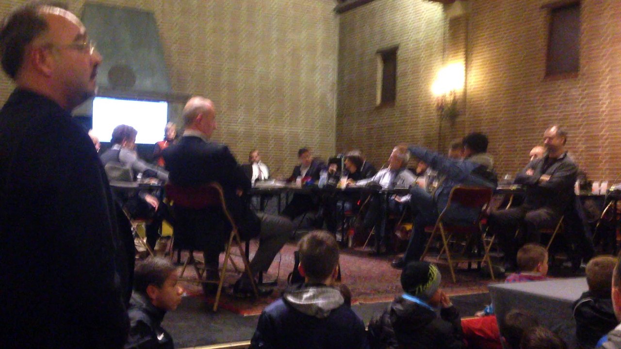 Intervention des parents et jeunes du White Star au conseil communal de Molenbeek