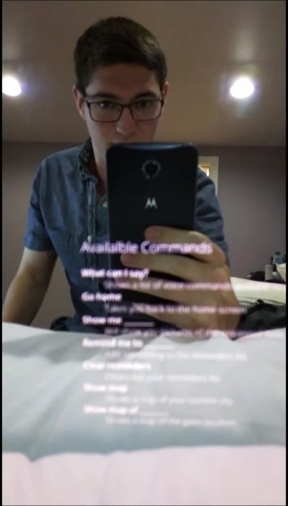 Ce jeune a fabriqué un miroir connecté comme un iPhone... En mode Blanche Neige