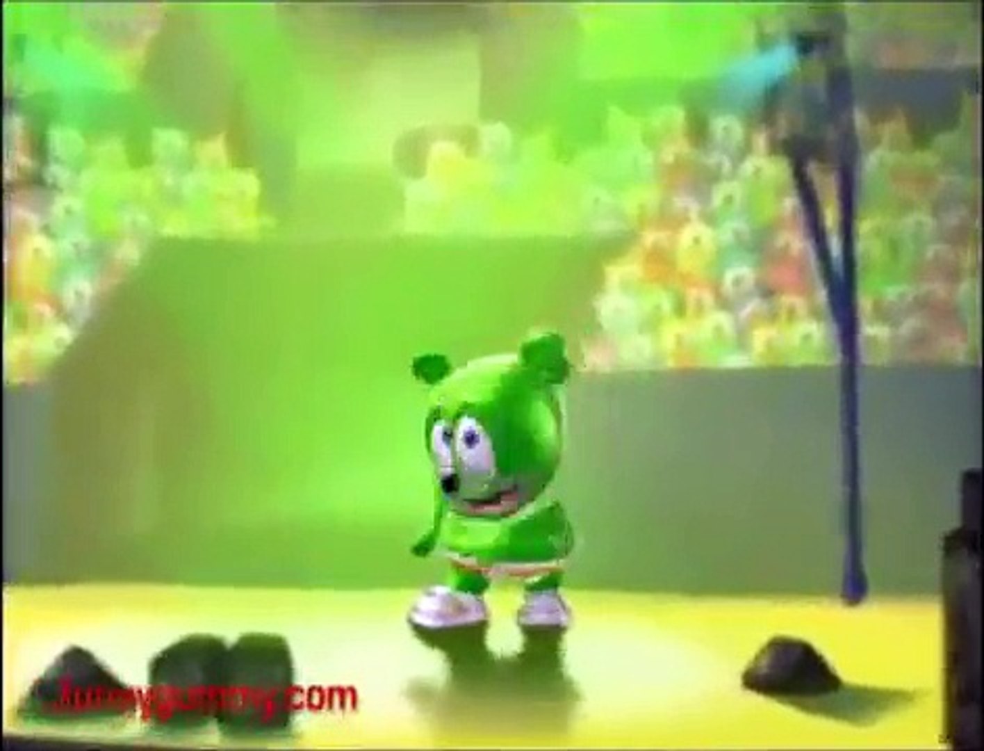 гуми гуми мишка гумибер. гуми гуми песня. мишка гумибер сзади. гумми бер 2010. включи видео мишка гумми.