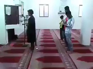 What What This Imaam Did While Leading the Prayer, Really Shameful