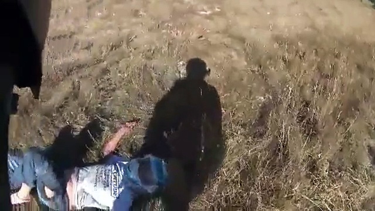 Un automobiliste fait tomber volontairement un motard