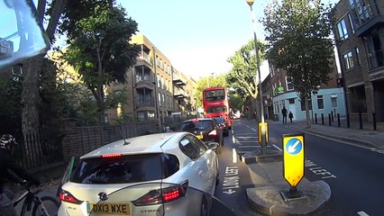 Un piéton arrête un voleur