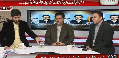 You will laugh till end what saleem safi is doing in live show asma shirazi laughing