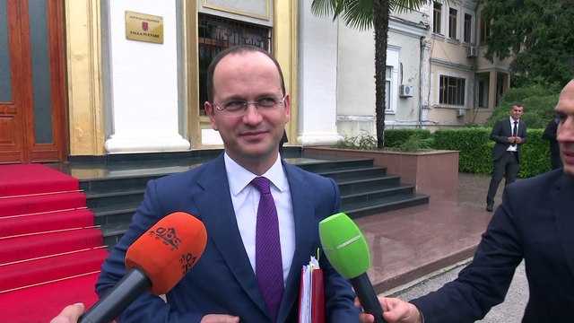 Ja si u përgjigjet ministri Bushati gazetarëve