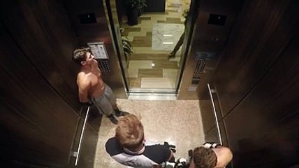 Boxing match in an elevator : crazy prank