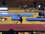 Young gymnast breaks his arm after bad jump : double fracture