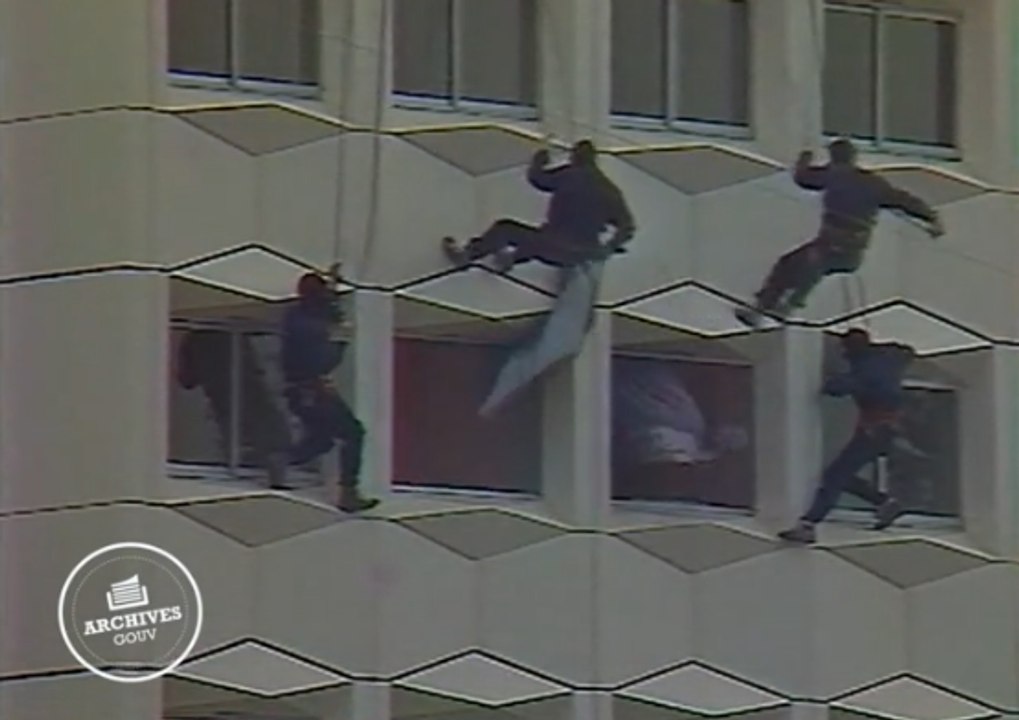 Création du RAID (recherche, assistance, intervention, dissuasion), unité d'élite de la Police nationale