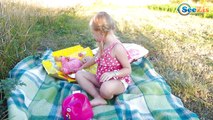✔ Кукла Беби Борн. Девочка Маша на пикнике со своей Игрушкой. Видео для девочек - Baby Born Doll
