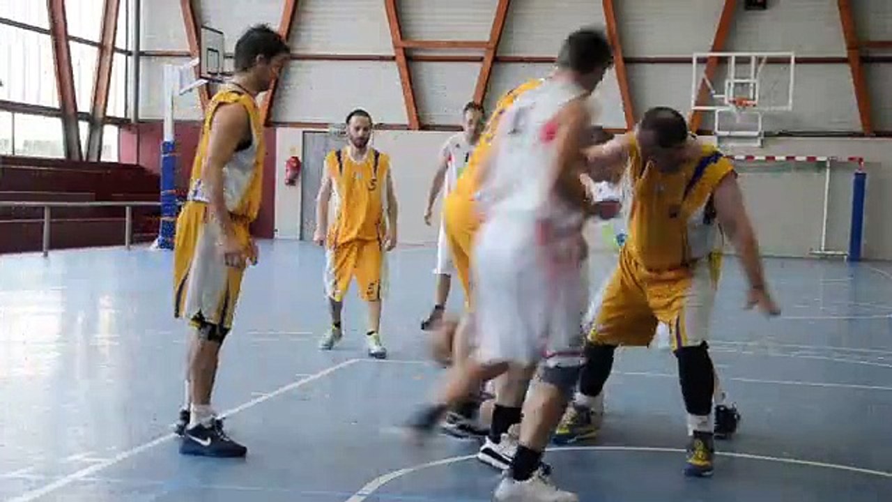 Chatou-Croissy Buzzers - Mantes le 11/10/2015 - Score 51-43