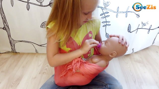 ✔ Девочка Маша гуляет с Куклой Беби Борн на Детской Площадке - Girl Masha with Baby Born Doll ✔