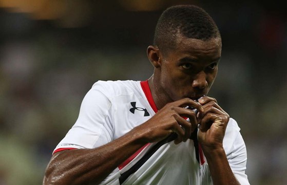 Volante do São Paulo cita 'clima ruim' após derrota e cobra atenção do time