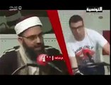 تیونس میں ٹی وی سٹوڈیو والوں نے شیخ کا مذاق بنانے کے لیے مصنوعی زلزلہ کا ڈرامہ رچایا۔ عالم کا رد عمل دیکھیے