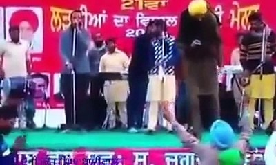 Kanwar Grewal Adresses (Respects) Babbu Maan -Live Show July 2015