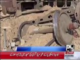 Train derails in Multan, thousands liter of oil lost