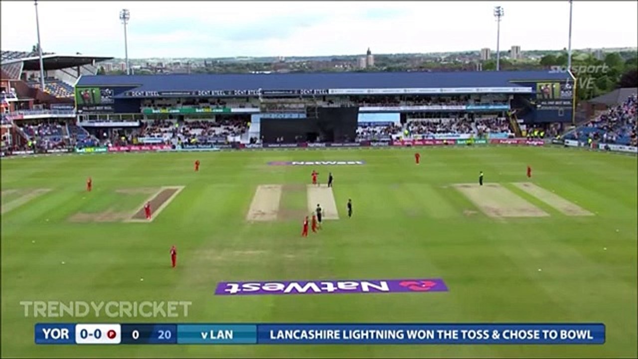 Glenn Maxwell Plays The Most Unbelievable Cricket Shot Ever On The First Ball Of The Match