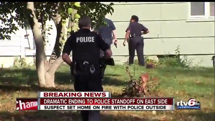 Evi ateşe verip dans etti