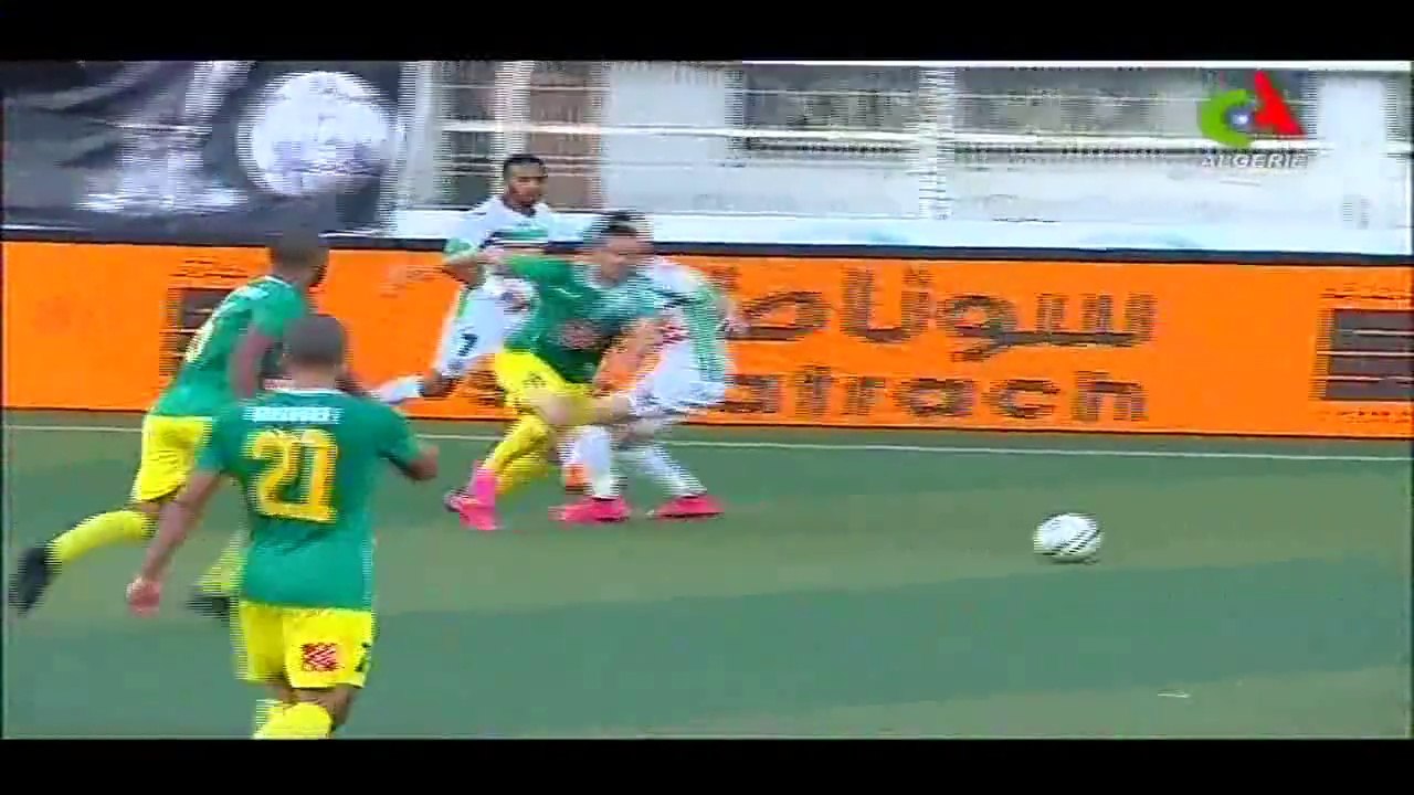 Le dribble de Kamel Yesli (JS Kabylie) face au MC Alger / MCA 3 - 1 JSK
