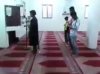 What What This Imaam Did While Leading the Prayer ??