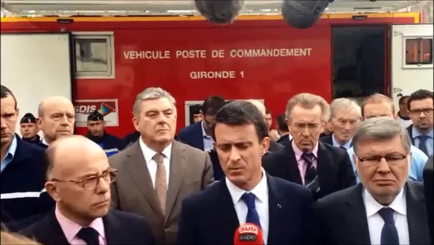 Manuel Valls sur les lieux de l'accident à Puisseguin