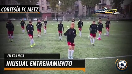 Inusual entrenamiento de club de fútbol francés