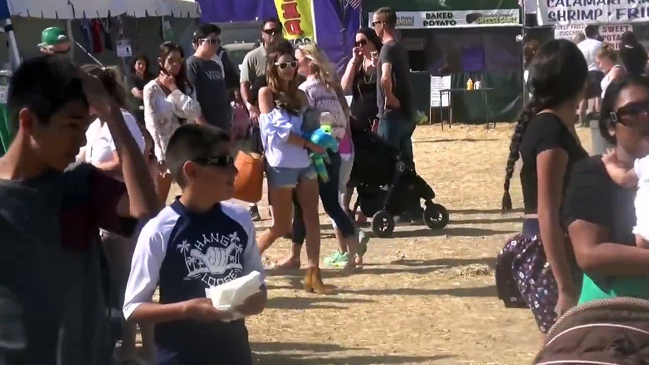 Sexy Single Mama Kourtney Kardashian Takes Her Kids To Malibu Carnival