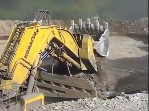 پہاڑوں کو کاٹ کر کس طرح سڑکیں بنائی جاتیں ہیں ، دیکھیے اس وی