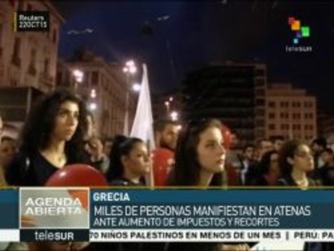 Miles de griegos protestan en Atenas contra los recortes
