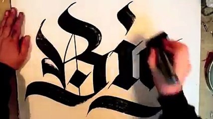 کیا لکھنے والا پین ہے اور کیا خطاطی ہے ۔۔ زبردست