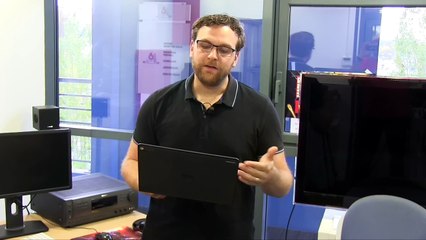 Insolite : on a jeté un ordinateur portable par terre. Deux fois.