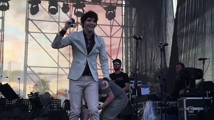 Александр Бон ловит цветочки (DDD Fest, Атепцево, 18.07.2015) (Lucky Cola)