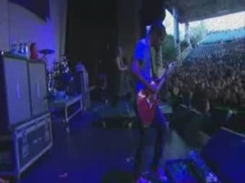 Flyleaf- im so sick (live)