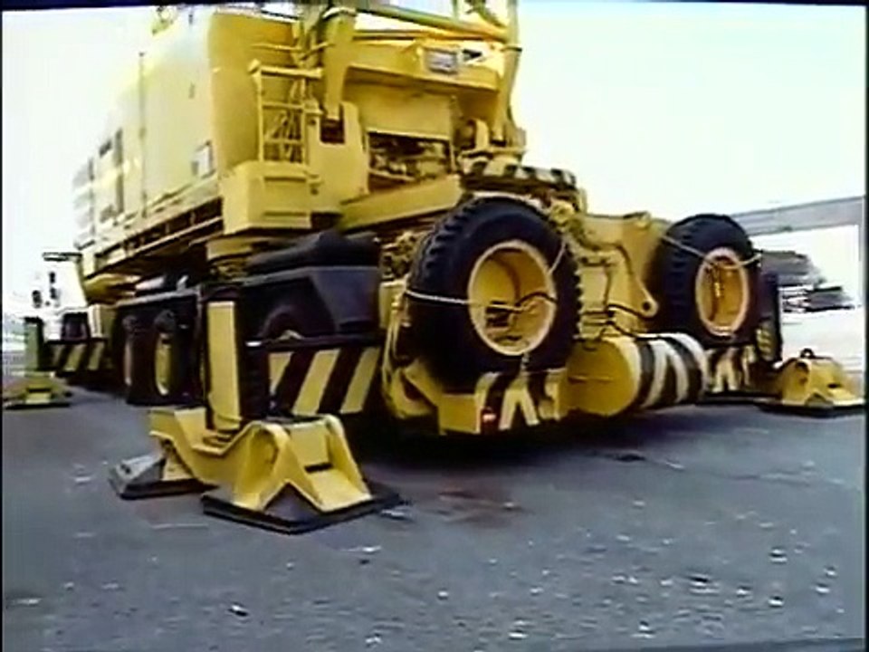Mighty Machines In the Harbour