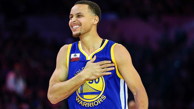 Stephen Curry Throws Halfcourt Underhanded Alley-Oop to Andre Iguodala